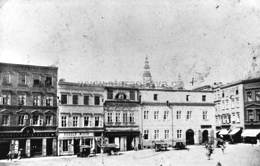 doln (1).jpg - Dolní nám. 90.léta 19.století.